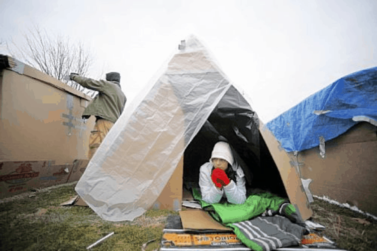 A Survival Shelter Out of Everyday Materials